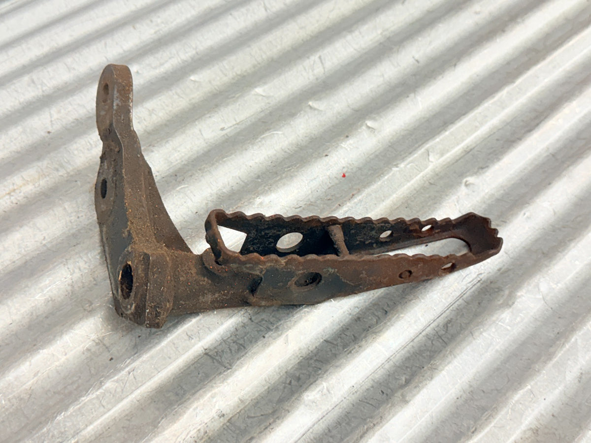 93-06 Honda TRX300EX Sportrax 300 91-92 TRX250X OEM Left Foot Peg 50620-HC0-670