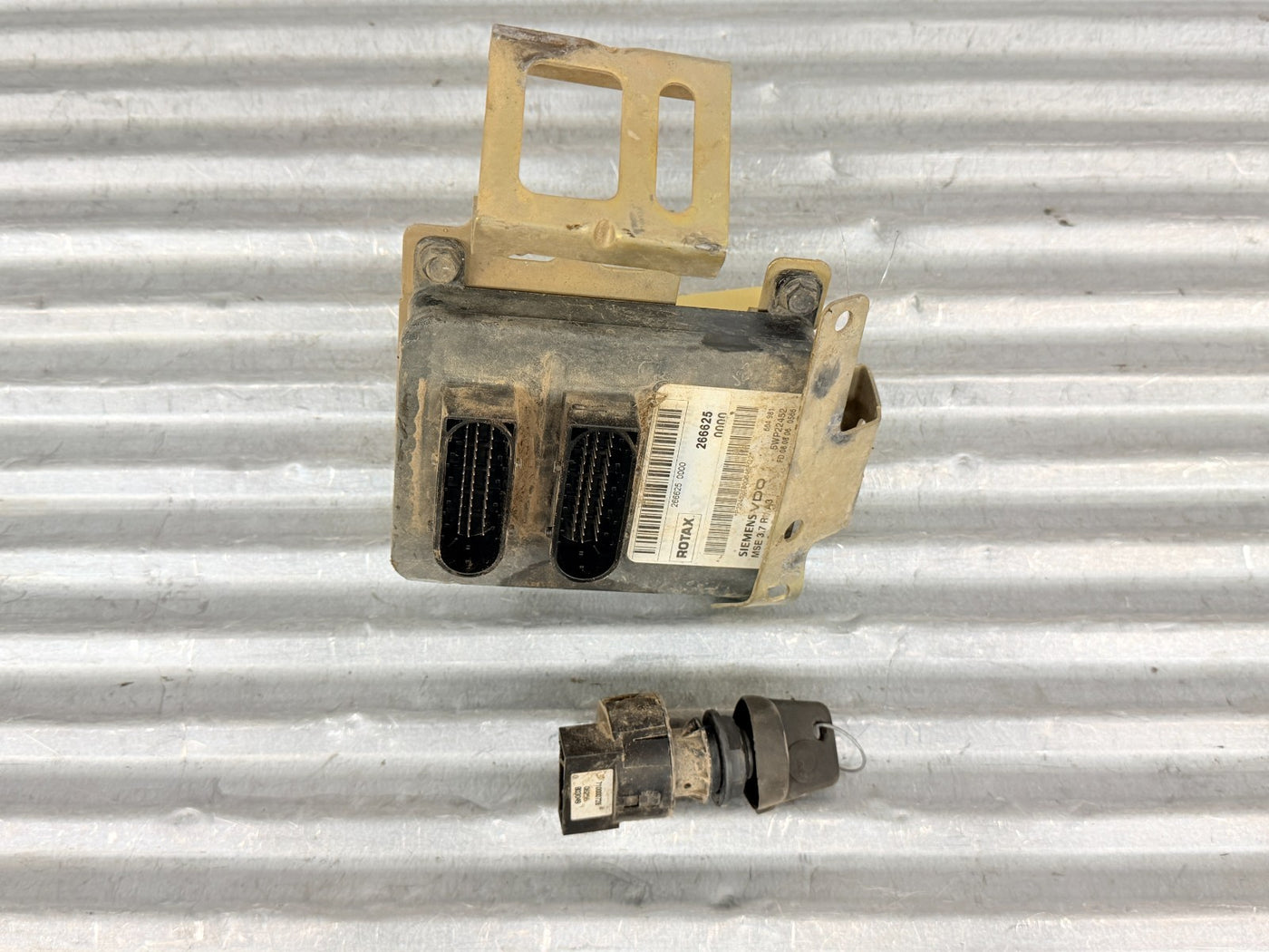 2007 Can-Am Outlander 800 XT ECU ECM 420266623 Ignition Switch Key DESS