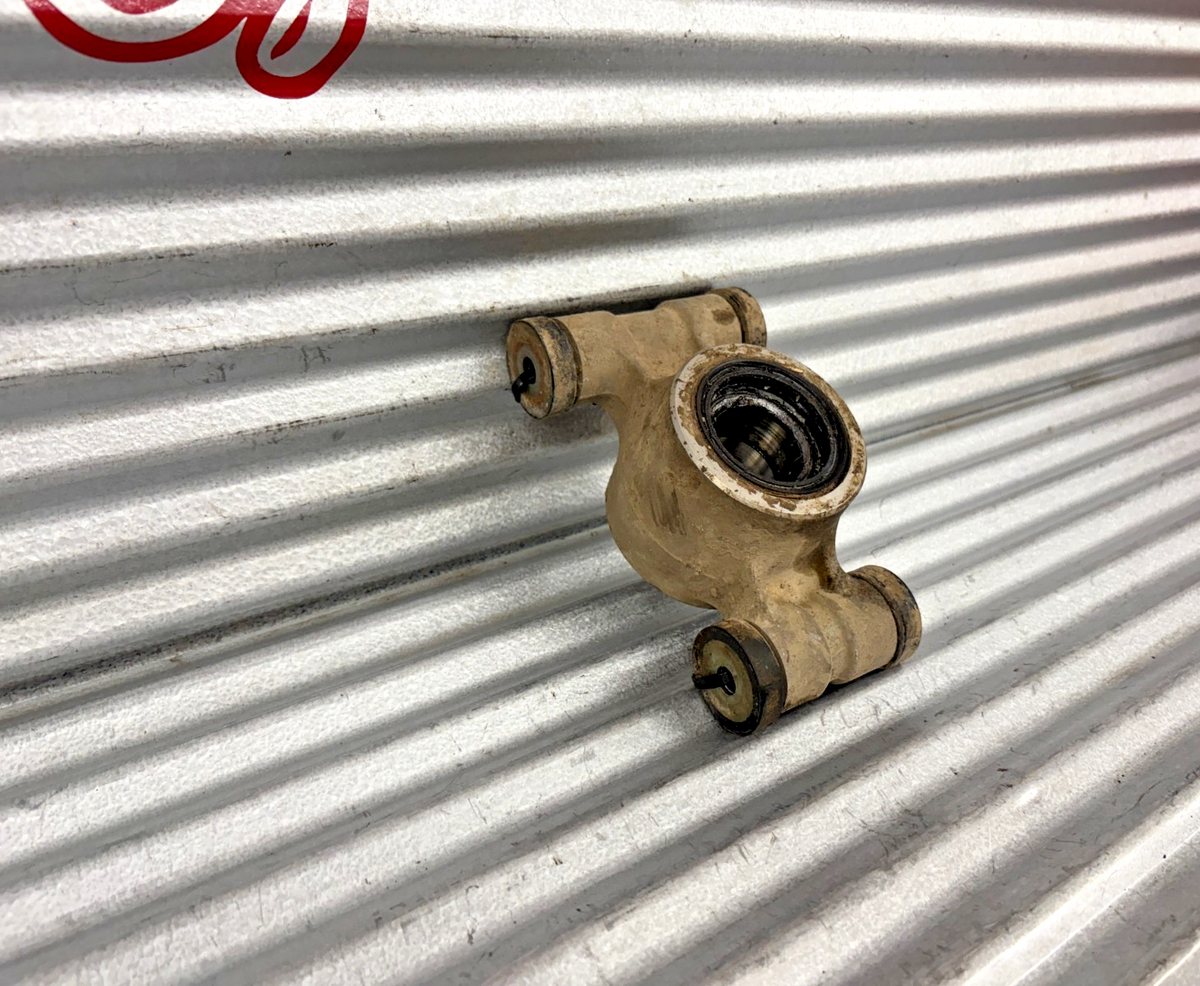 2009-2018 Suzuki KingQuad 500 750 OEM Rear LH RH Knuckle 61600-31830