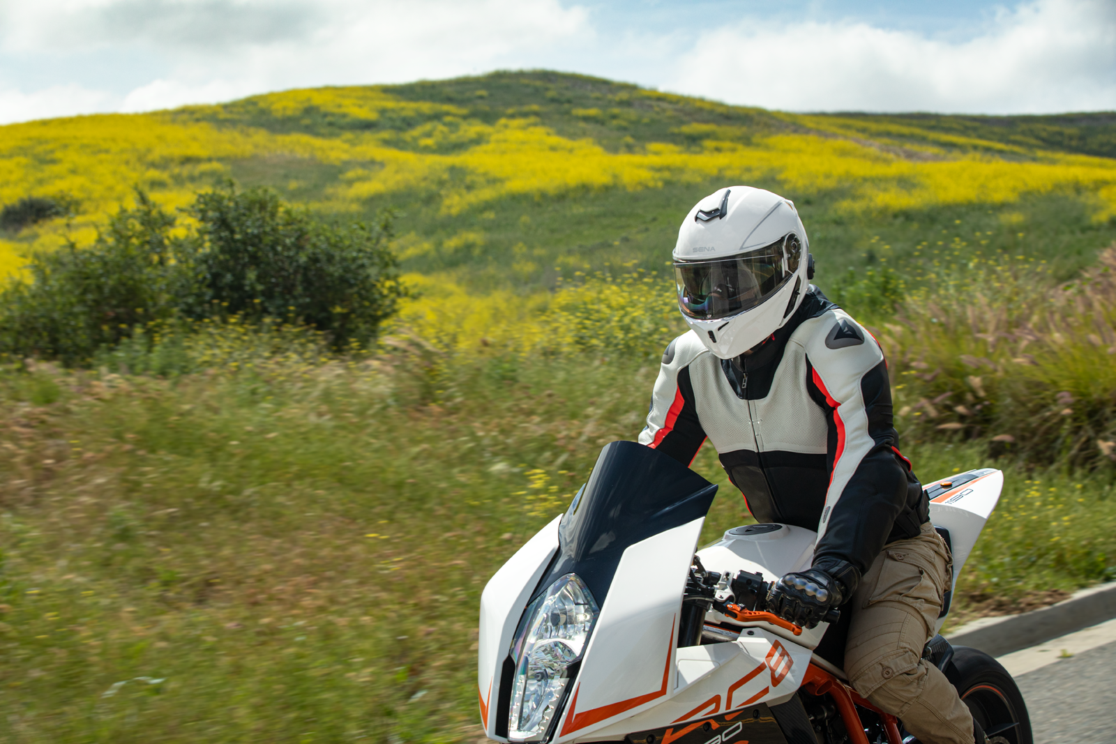Adult - Sena Outrush R Modular Helmet - White