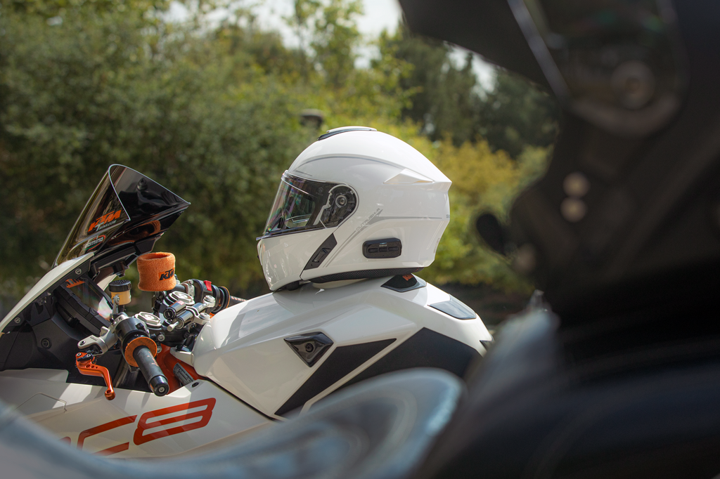 Adult - Sena Outrush R Modular Helmet - White