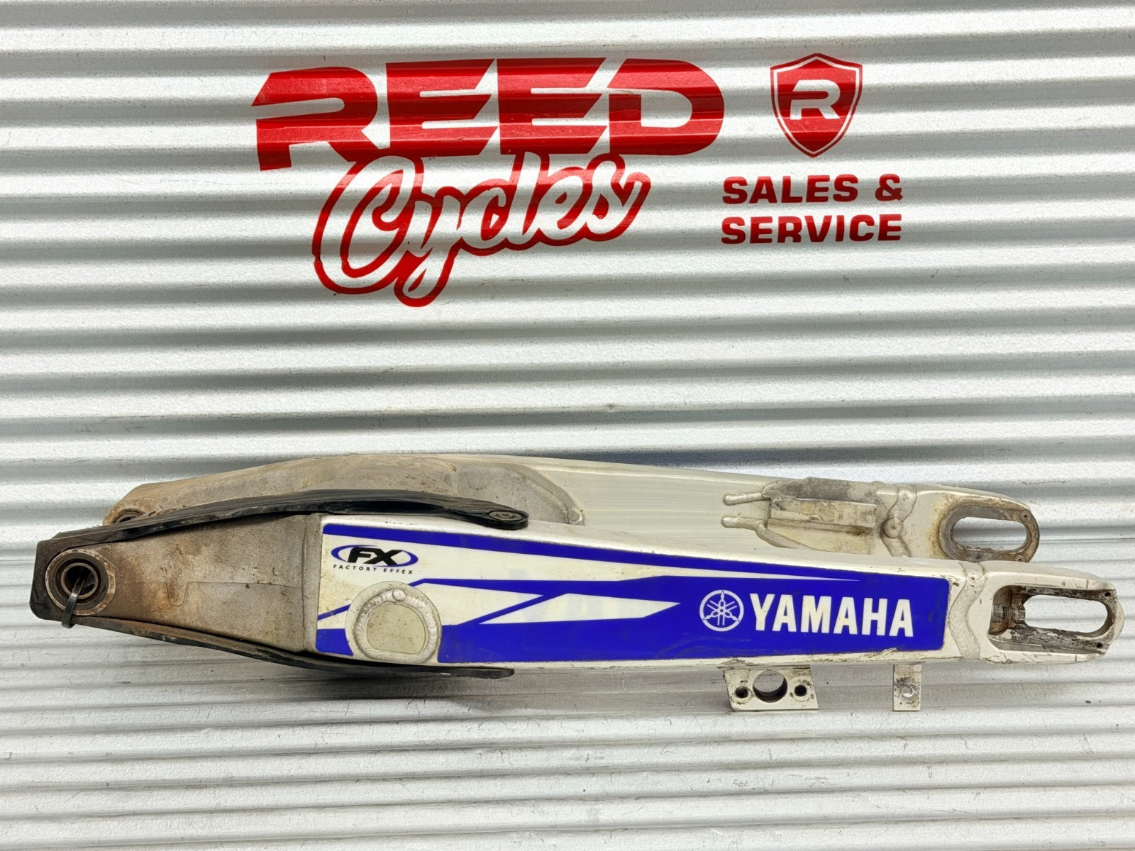 2004 Yamaha YZ250F Rear Swing Arm OEM 5UN-22110-00-00 5XE-2217F-00-00