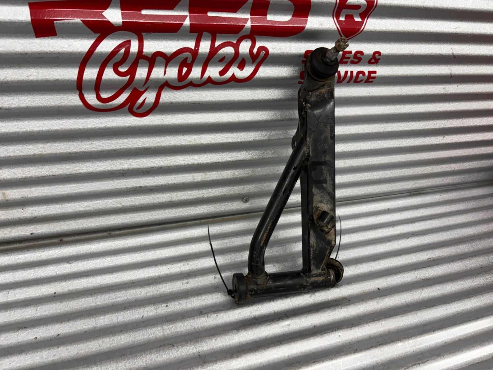 2013 Suzuki KingQuad 750 AXi Front Left Upper A-Arm OEM 52440-31820