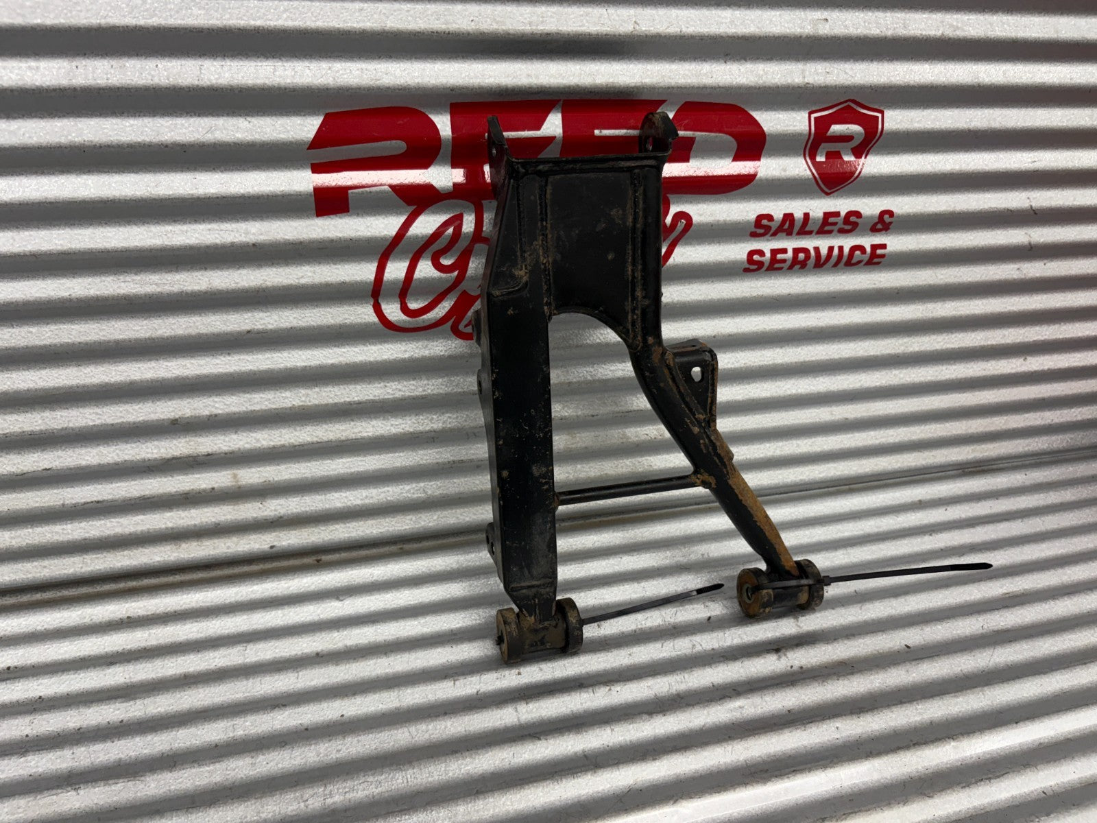 2013 Suzuki KingQuad 750 AXi A-Arm Right Rear Lower OEM 61510-31G21