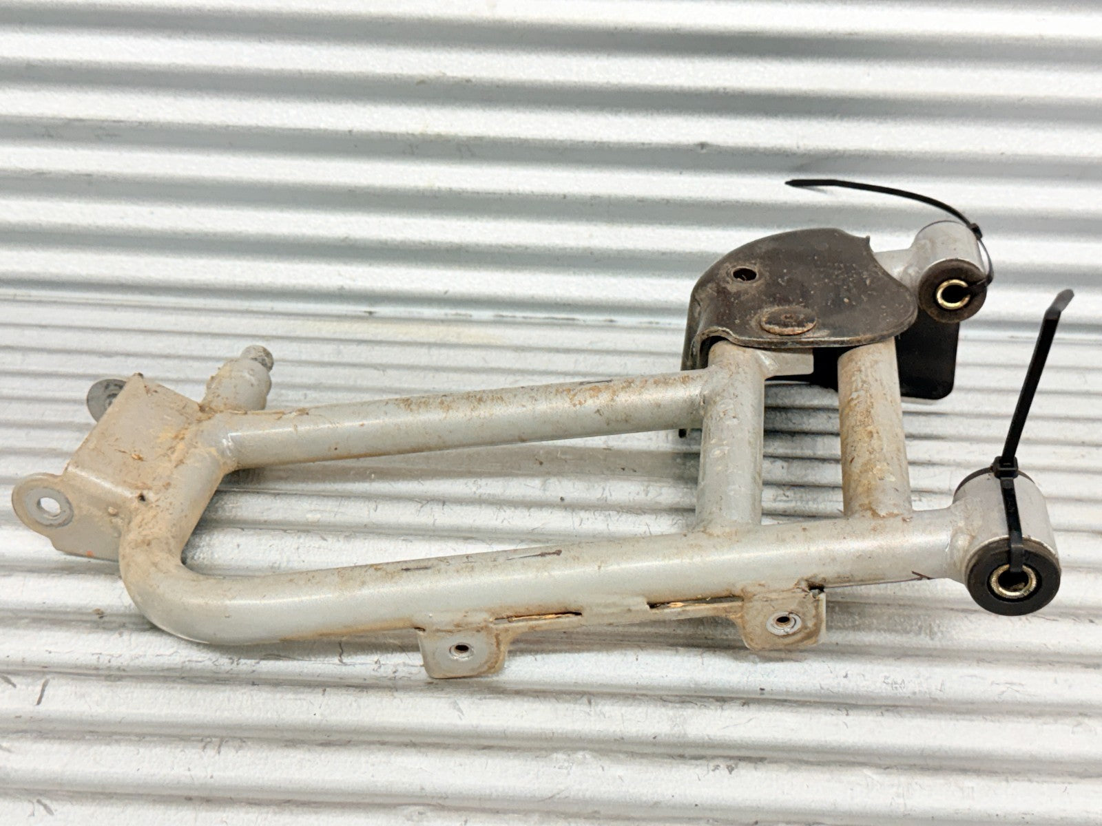 2005 Arctic Cat 500 4x4 ATV Right Rear Lower A Arm Control Arm OEM 0504-438