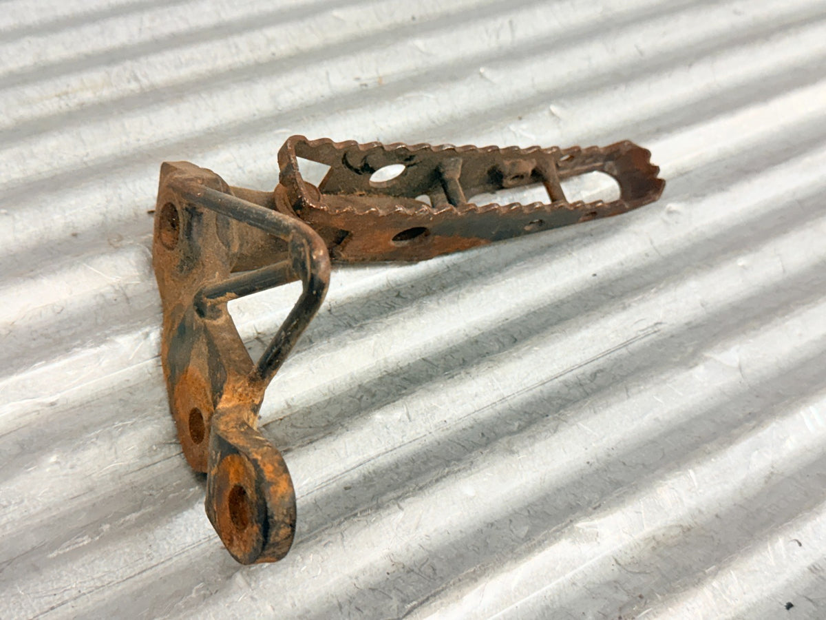 1993-2006 Honda TRX300EX 1991-92 TRX250X OEM RH Right Foot Peg 50610-HM3-000