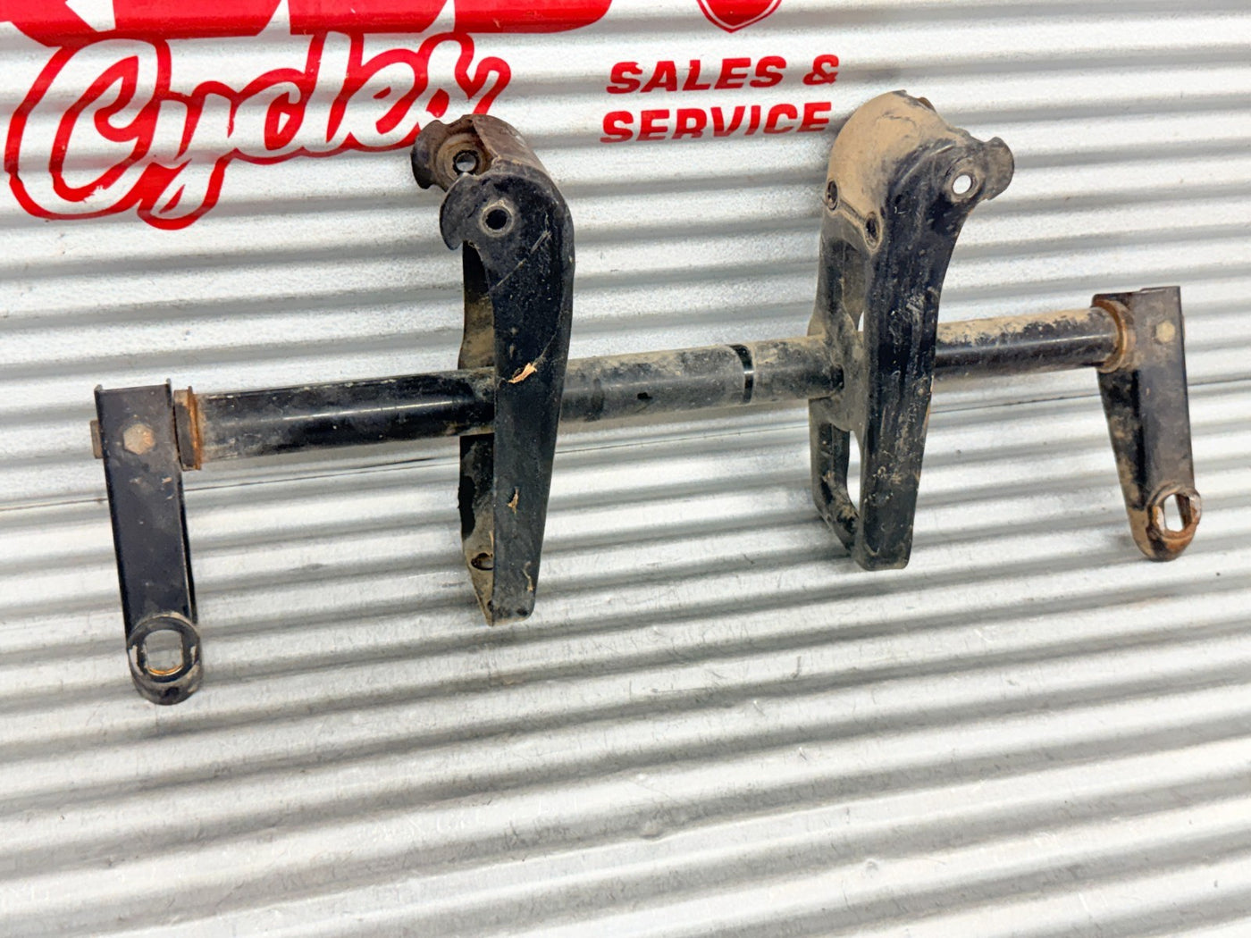 02-10 Polaris Sportsman 600 700 800 OEM Rear Sway Bar Support 1541801-067