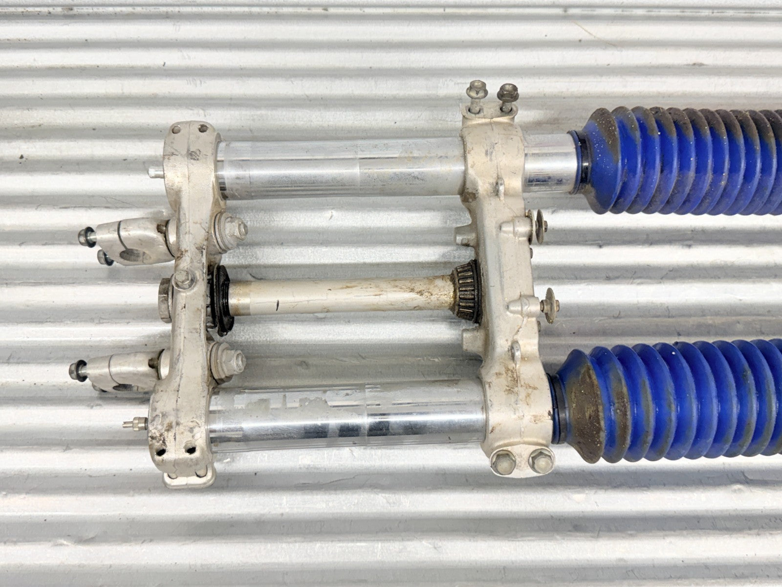 1985 Honda CR250R CR250 OEM Showa Front Forks Triple Tree Axle 51400-KA4-831