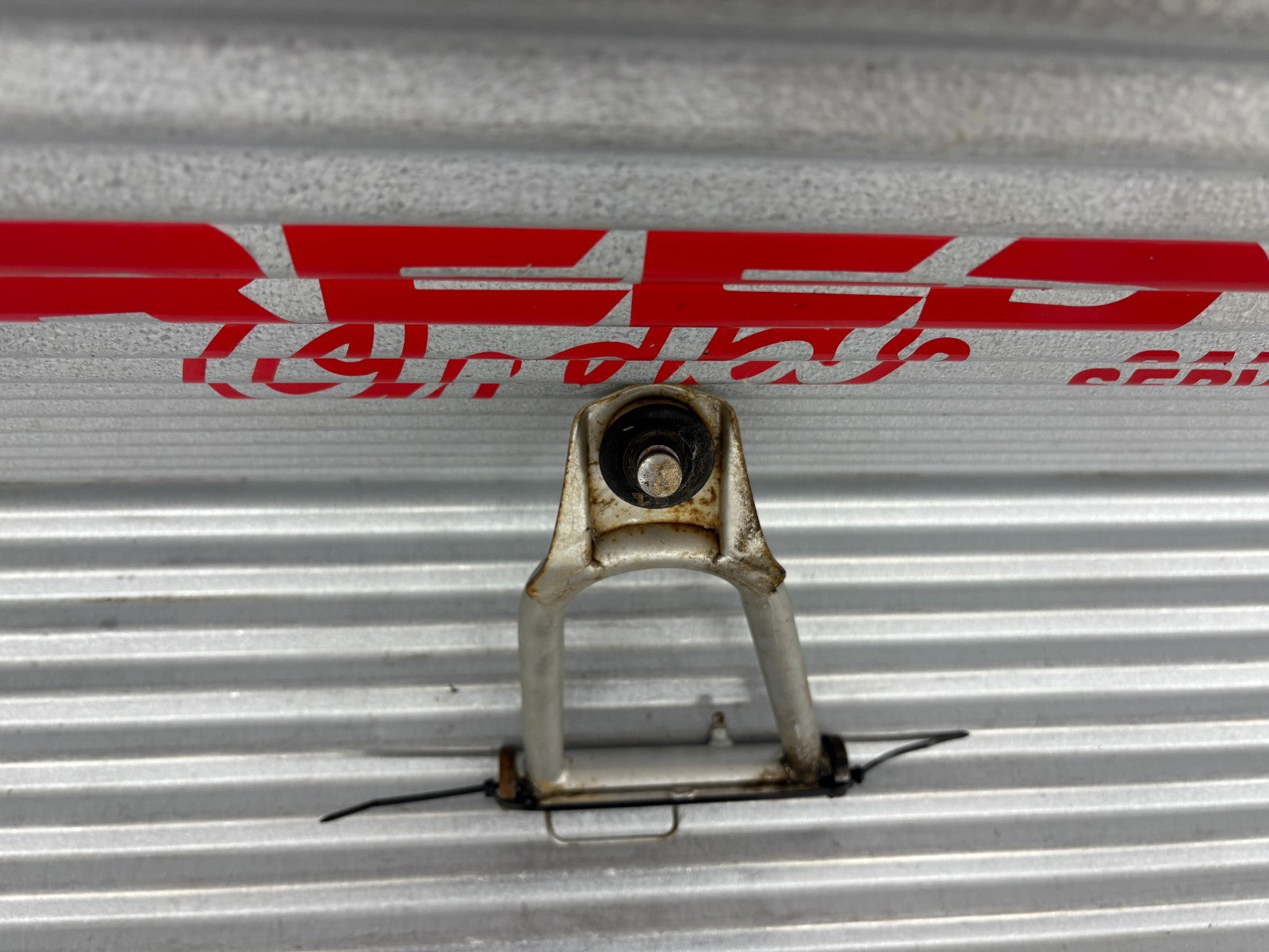 2000 Yamaha Blaster YFS200 Front Left Upper A-Arm OEM 2XJ-23540-01-35