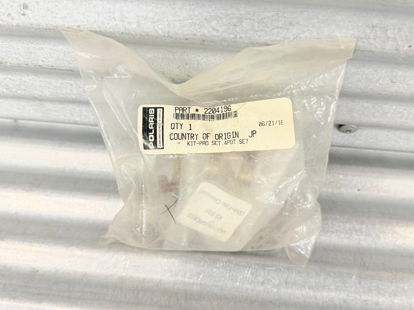 New OEM Victory Indian Front Brake Pad Set 2204196 2203670 2203671