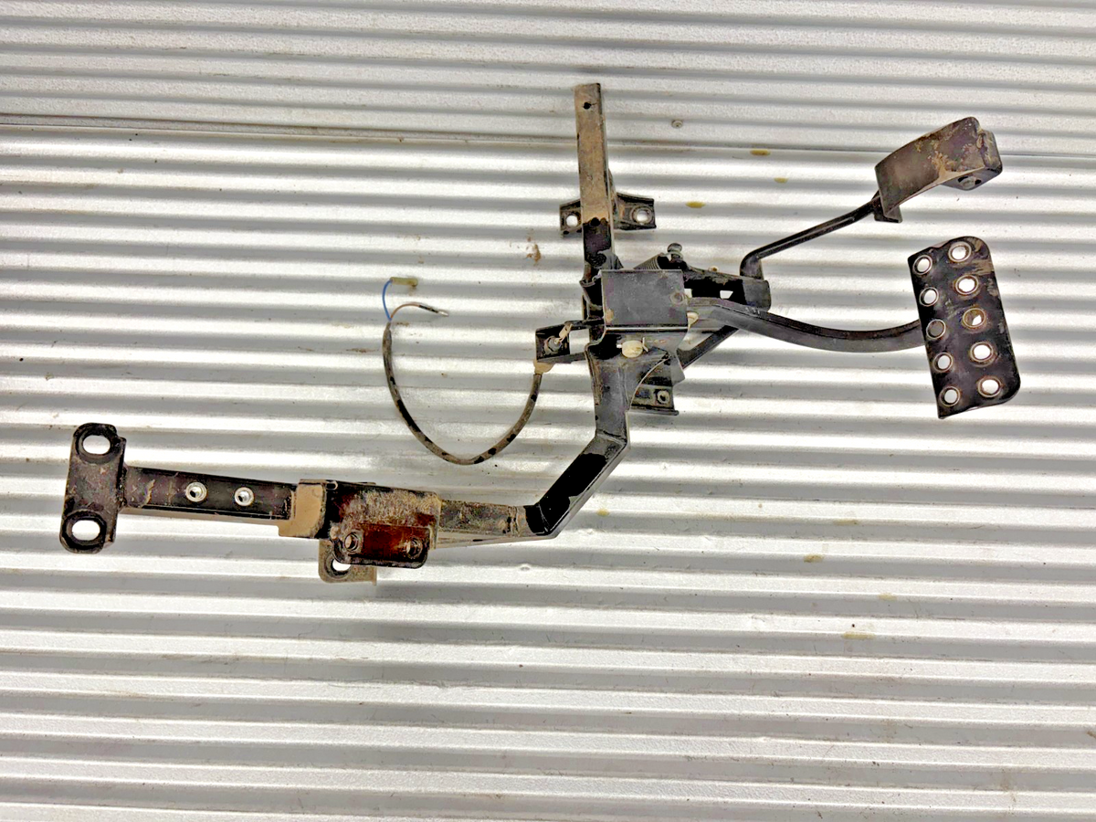 2010 Kawasaki Teryx 750 Brake Gas Pedal Throttle Assembly OEM 13320-0025