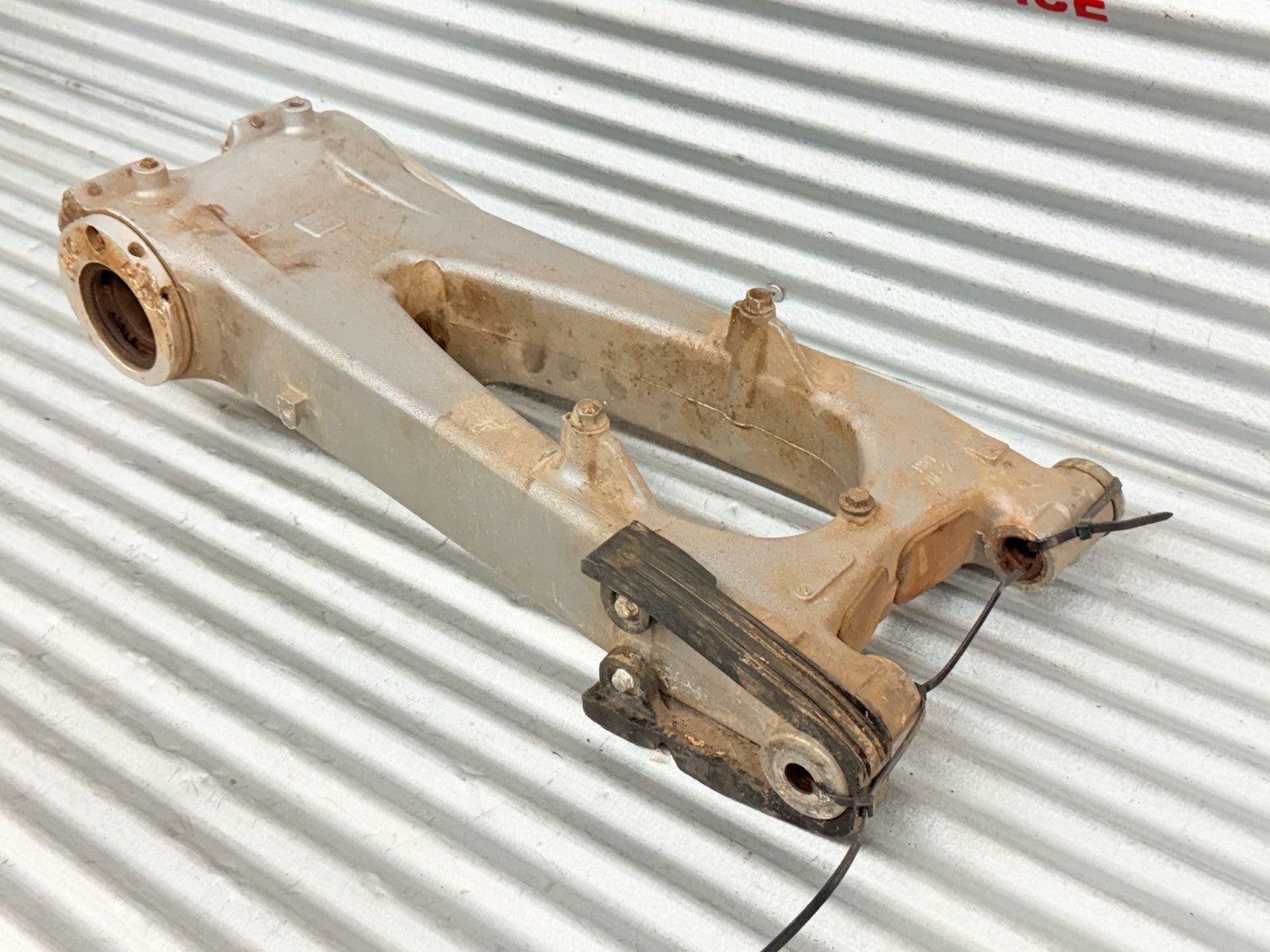 99-04 Honda TRX400EX 400EX OEM Rear Swingarm Swing Arm Axle Bearing Carrier Assy
