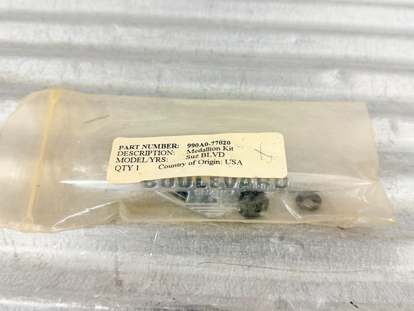 New OEM Suzuki Boulevard Saddlebag Medallion Emblem Kit 990A0-77020