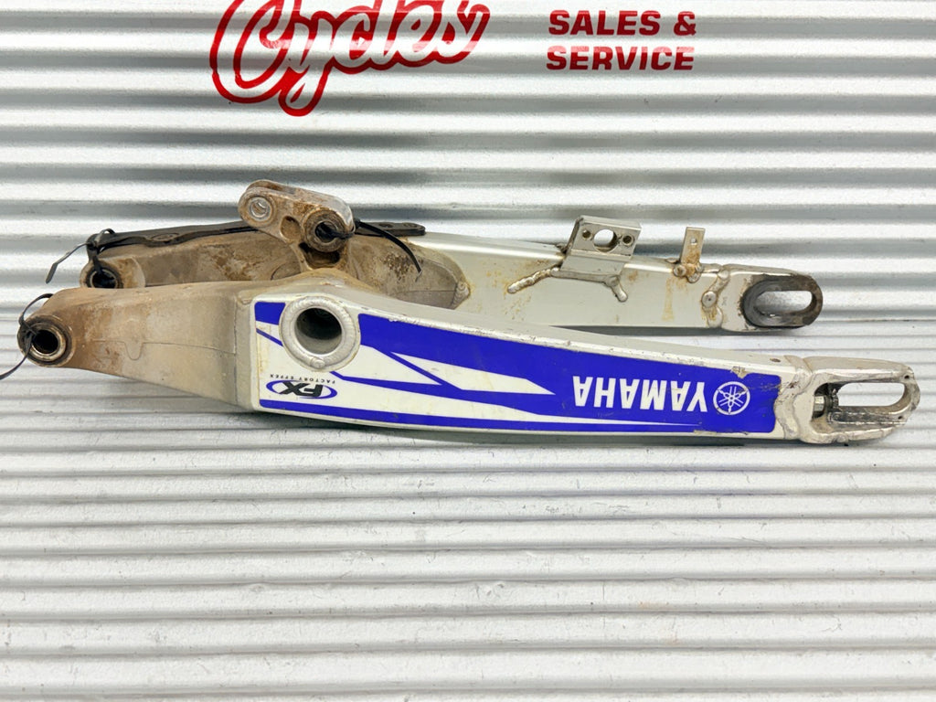 2004 Yamaha YZ250F Rear Swing Arm OEM 5UN-22110-00-00 5XE-2217F-00-00