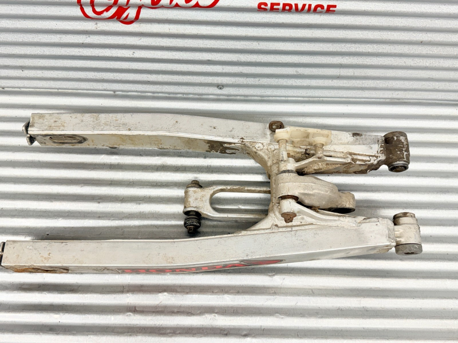 1985 Honda CR125R CR250R OEM Rear Swingarm Swing Arm Linkage 52000-KA3-831
