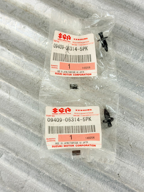 2 New OEM Suzuki GSXR Hayabusa SV650 Black Cowl Push Clips 09409-06314-5PK