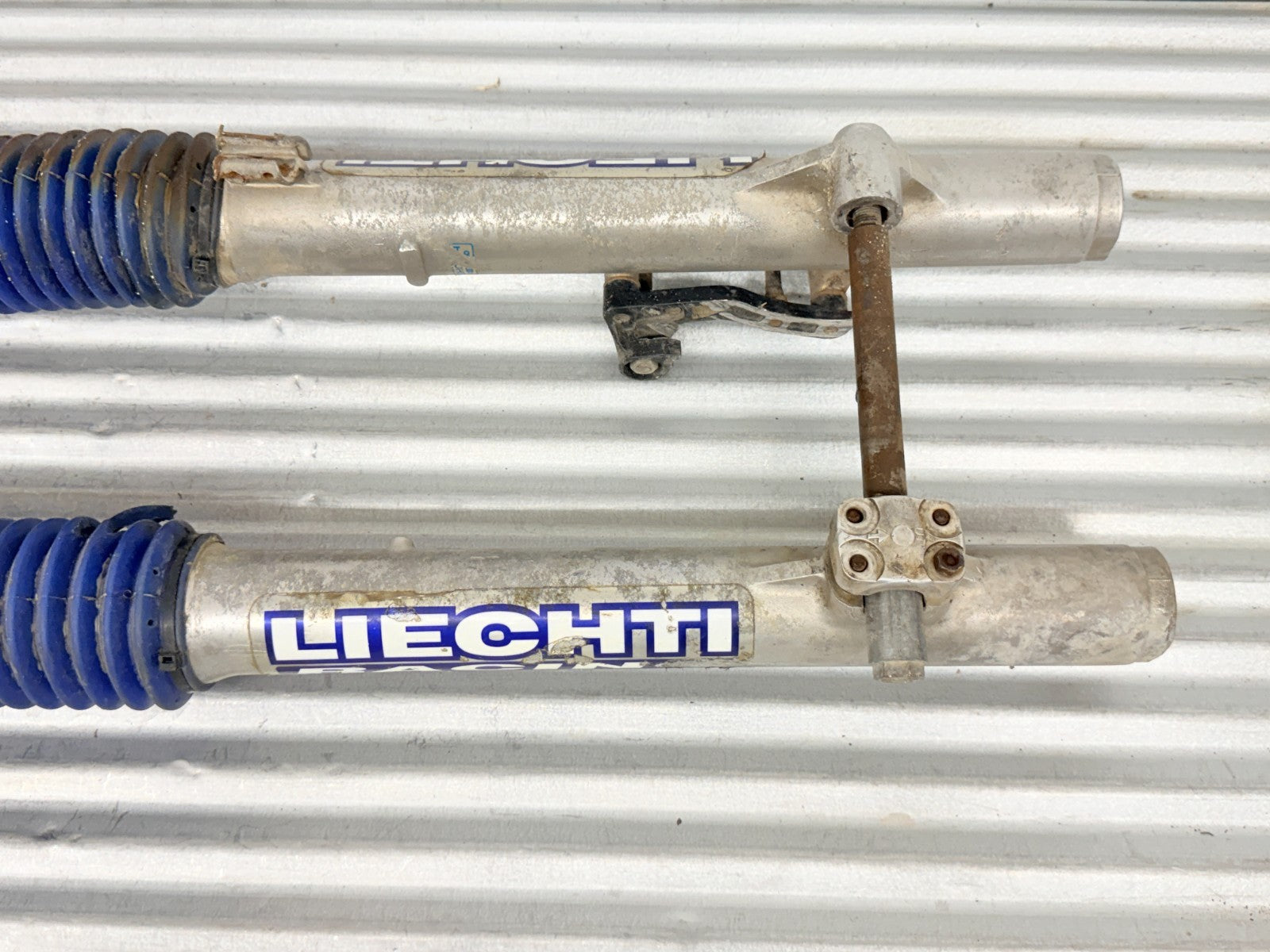 1985 Honda CR250R CR250 OEM Showa Front Forks Triple Tree Axle 51400-KA4-831