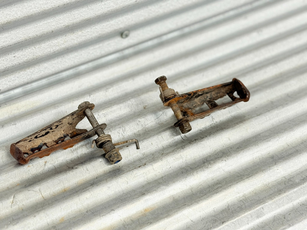 1984 Husqvarna CR WR XC Left Right Foot Peg Set Footpegs OEM 15 14 051-01