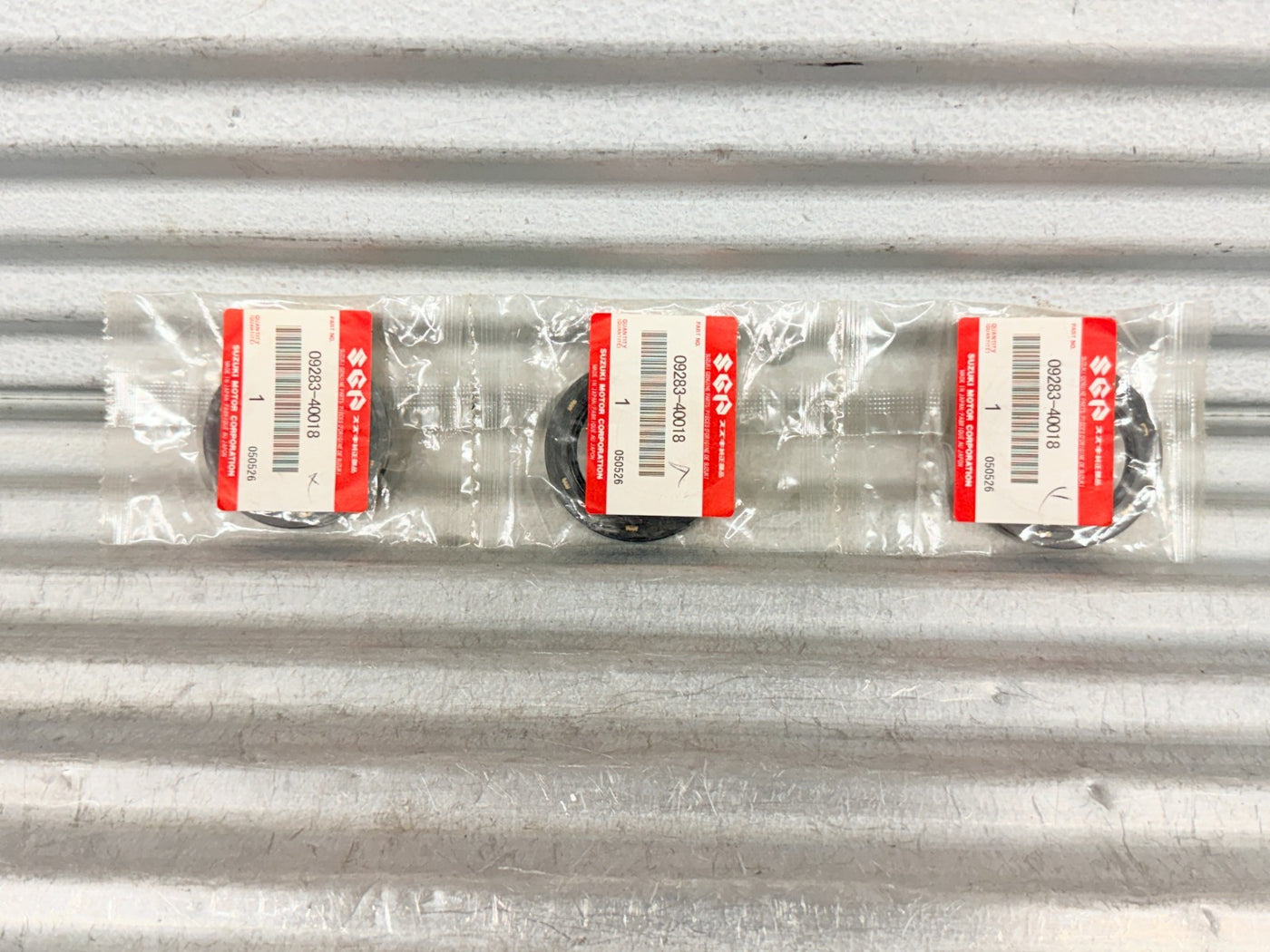 3 New OEM Suzuki QuadRunner LT-F250 KingQuad LT-F300F Dust Seals 09283-40018