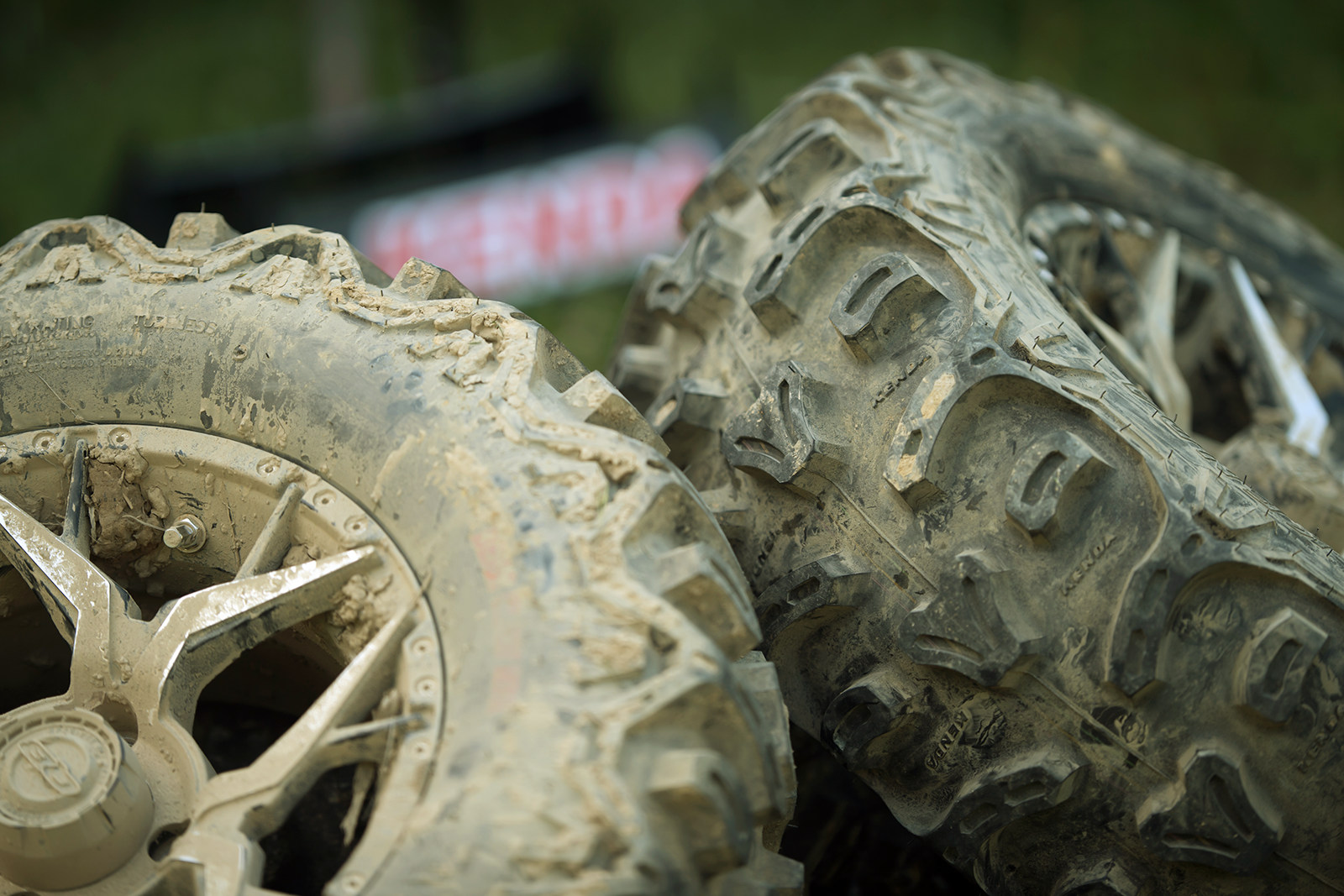 Kenda - K587 Bearclaw HTR Tire - 8 Ply
