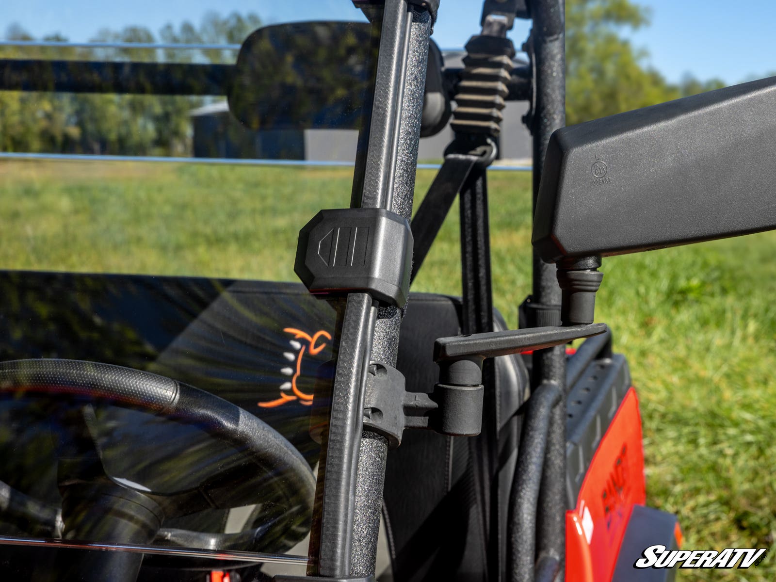 HISUN SECTOR SCRATCH-RESISTANT FULL WINDSHIELD