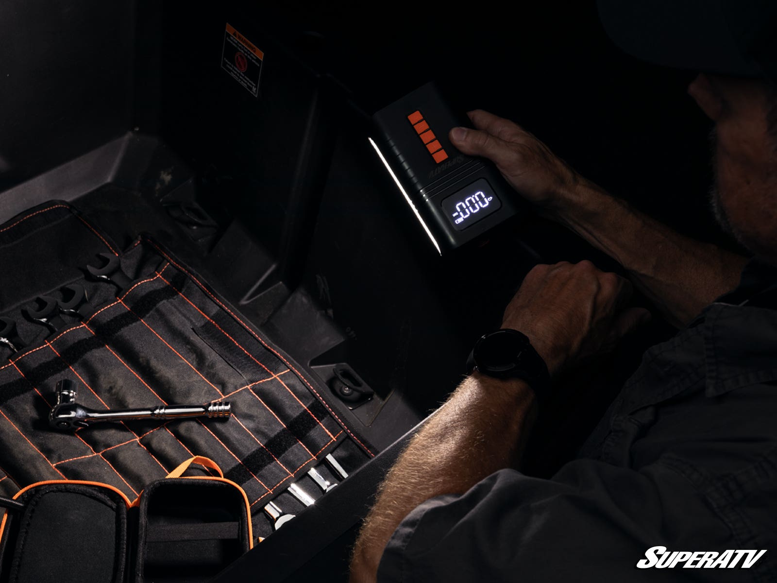 PORTABLE AIR COMPRESSOR