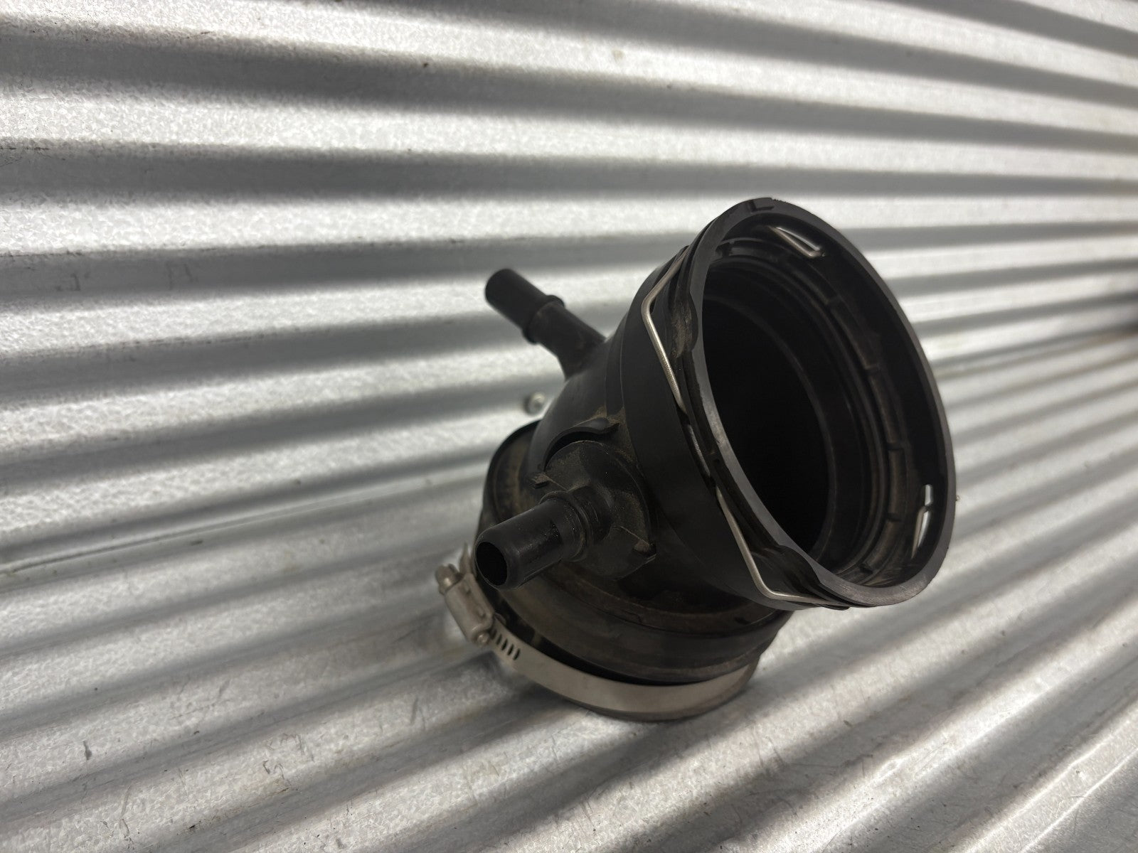 2023-2025 Ford F-250 Super Duty Air Cleaner Intake Tube Pc34-9R504-Cc *6.8L 4X4