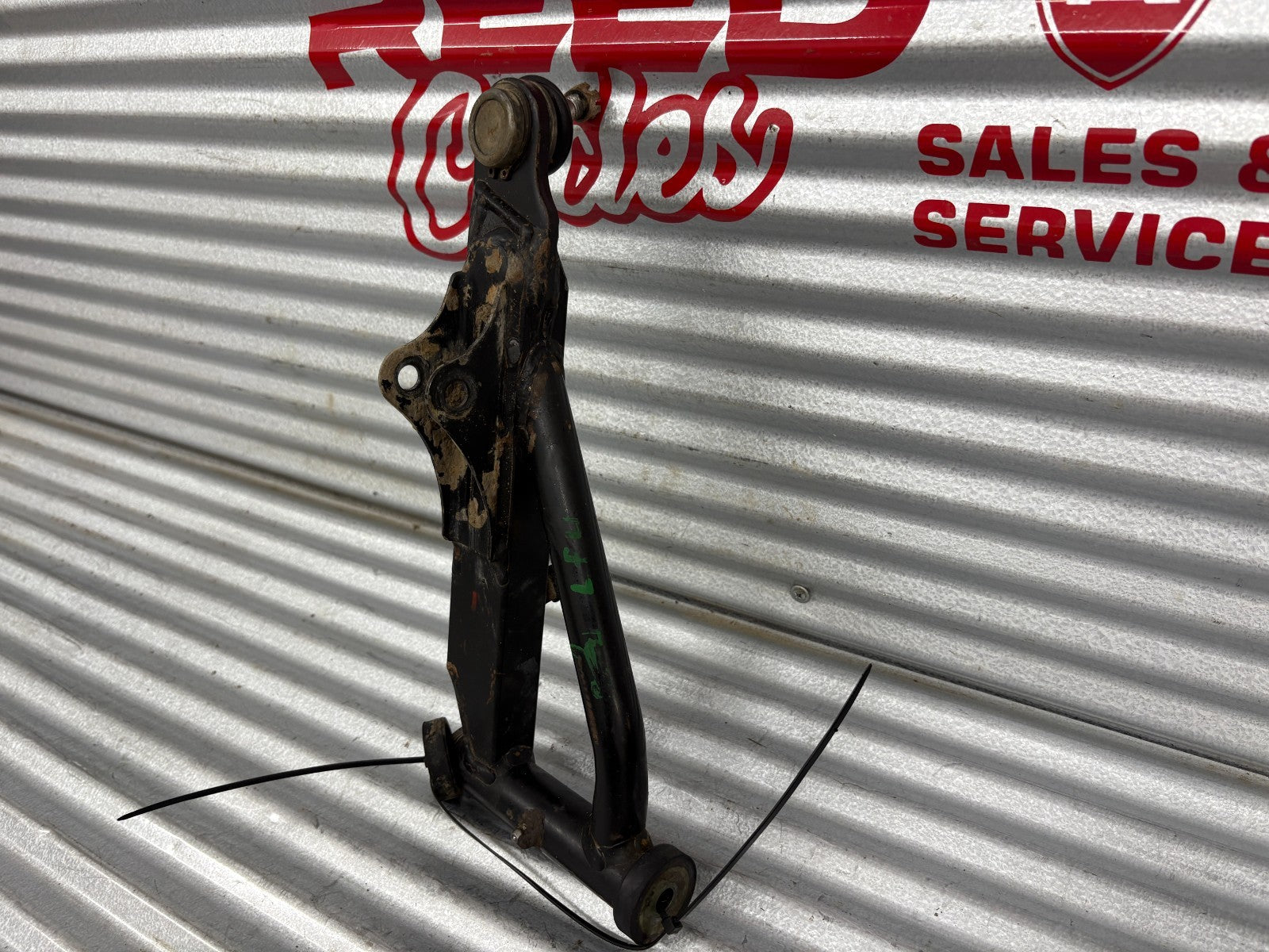 2013 Suzuki KingQuad 750 AXi Front Left Upper A-Arm OEM 52440-31820