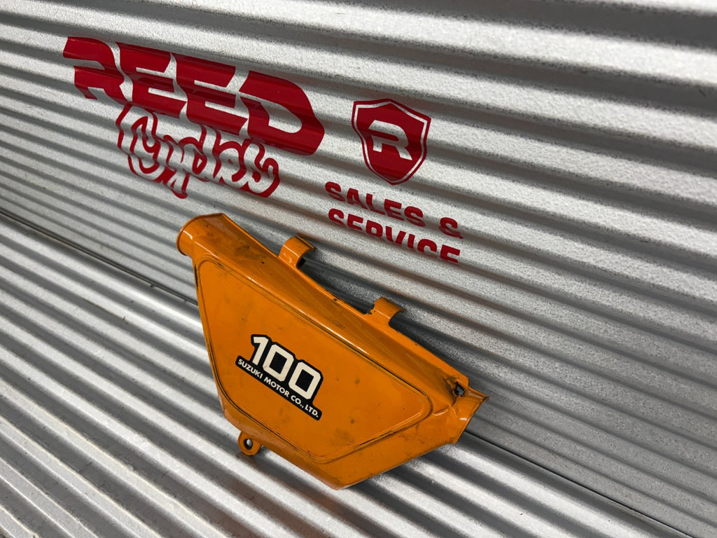 Suzuki 1978 TS100 Right Side Cover OEM 47111-48000-05J