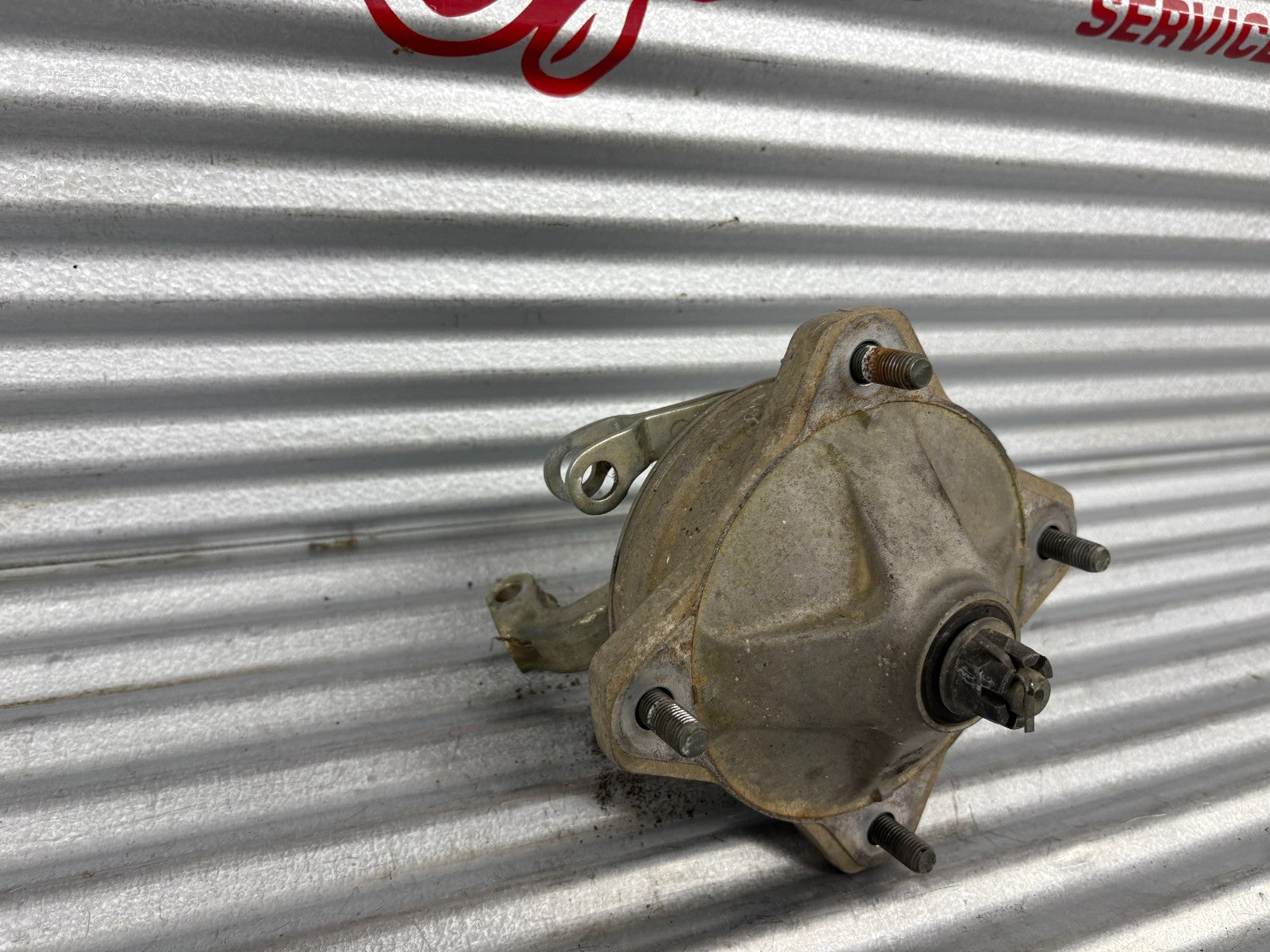 2000 Yamaha Blaster YFS200 Front Right Knuckle& Hub Assembly OEM 2xj-25111-00-00