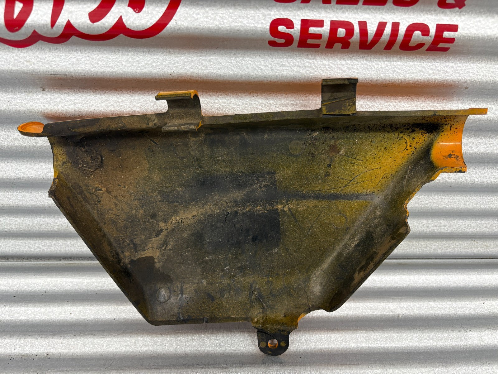 Suzuki 1978 TS100 Right Side Cover OEM 47111-48000-05J