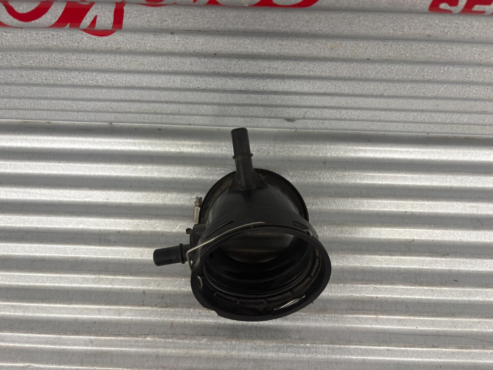 2023-2025 Ford F-250 Super Duty Air Cleaner Intake Tube Pc34-9R504-Cc *6.8L 4X4