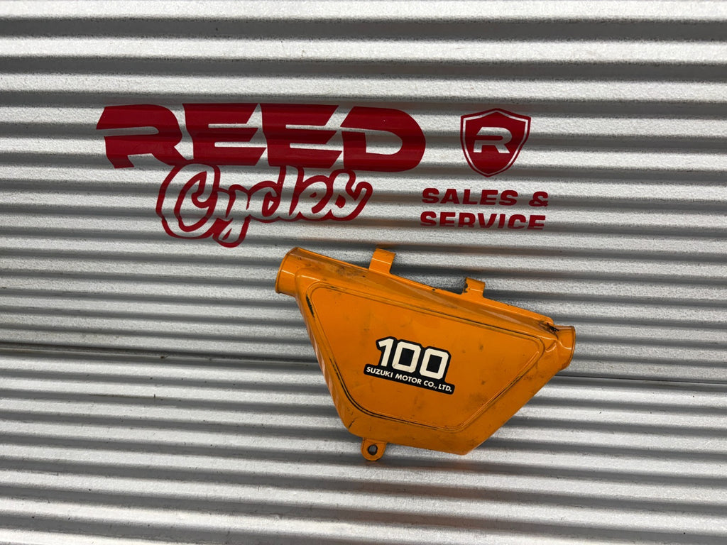 Suzuki 1978 TS100 Right Side Cover OEM 47111-48000-05J