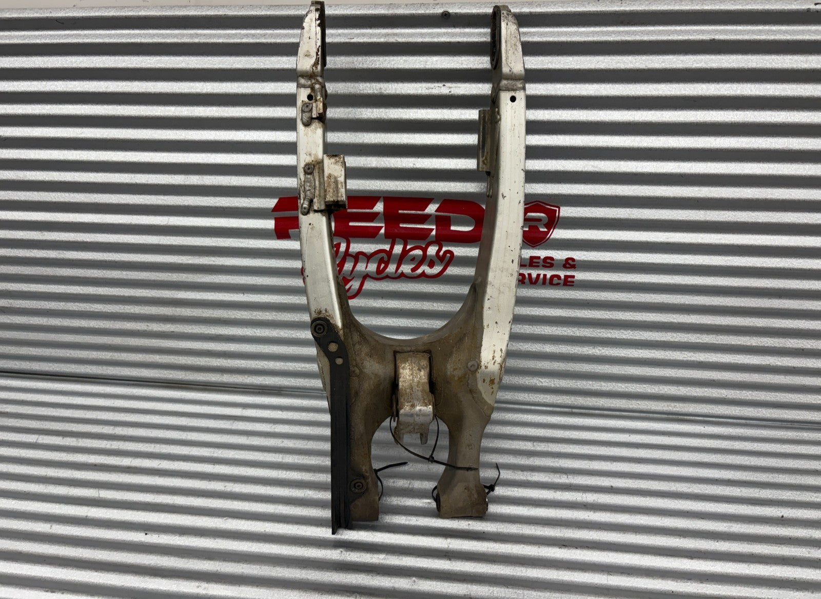 2004 Yamaha YZ250F Rear Swing Arm OEM 5UN-22110-00-00