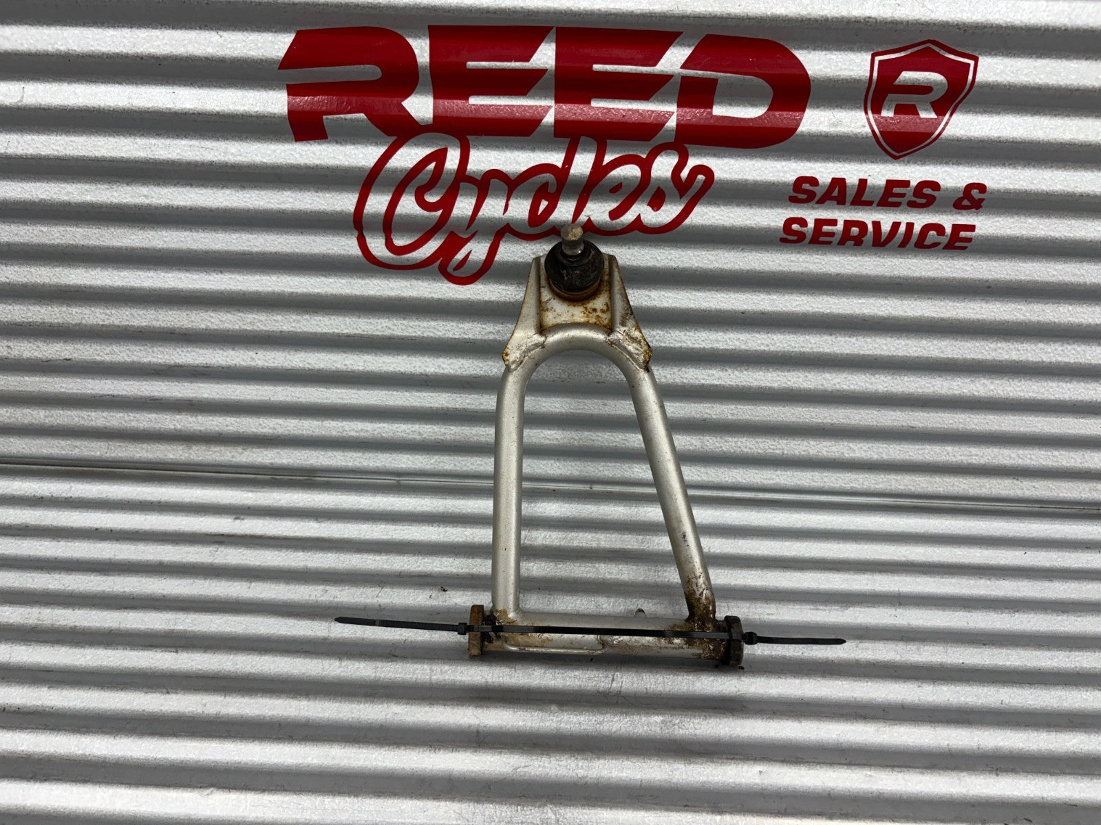 2000 Yamaha Blaster YFS200 Front Left Upper A-Arm OEM 2XJ-23540-01-35