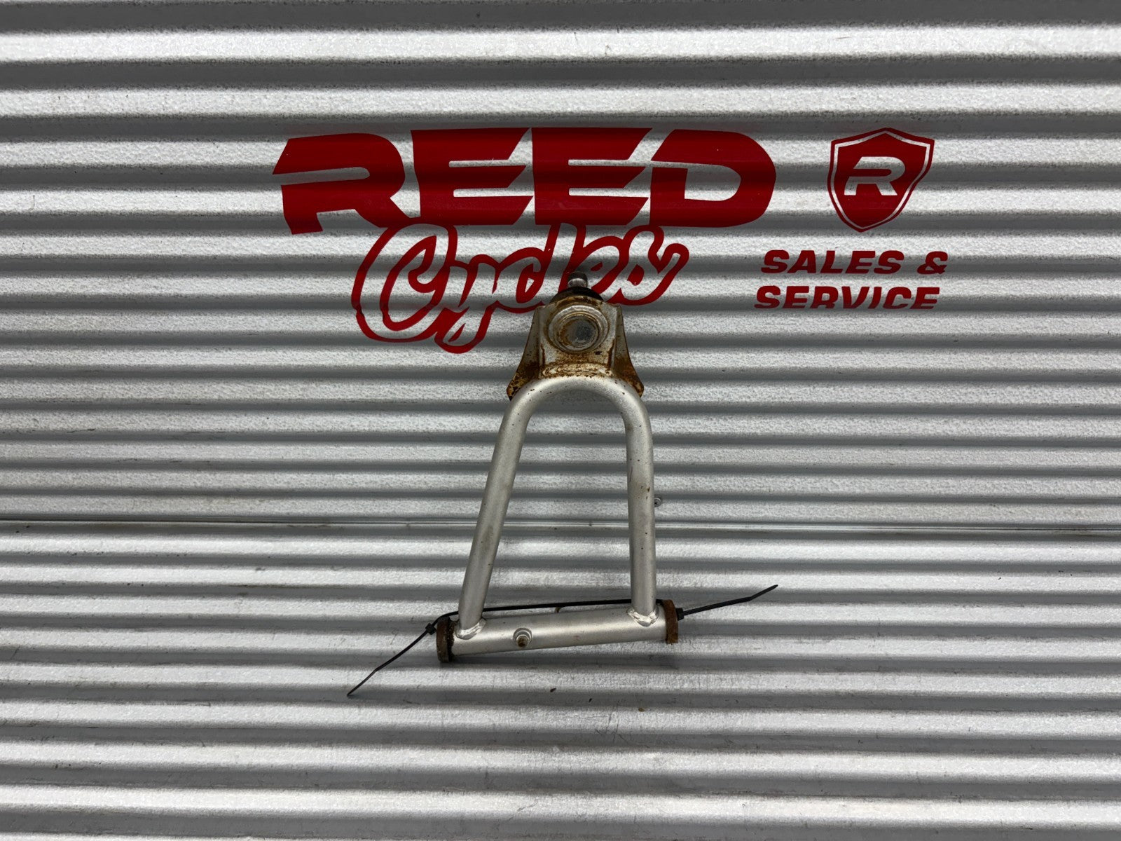 2000 Yamaha Blaster YFS200 Front Left Upper A-Arm OEM 2XJ-23540-01-35