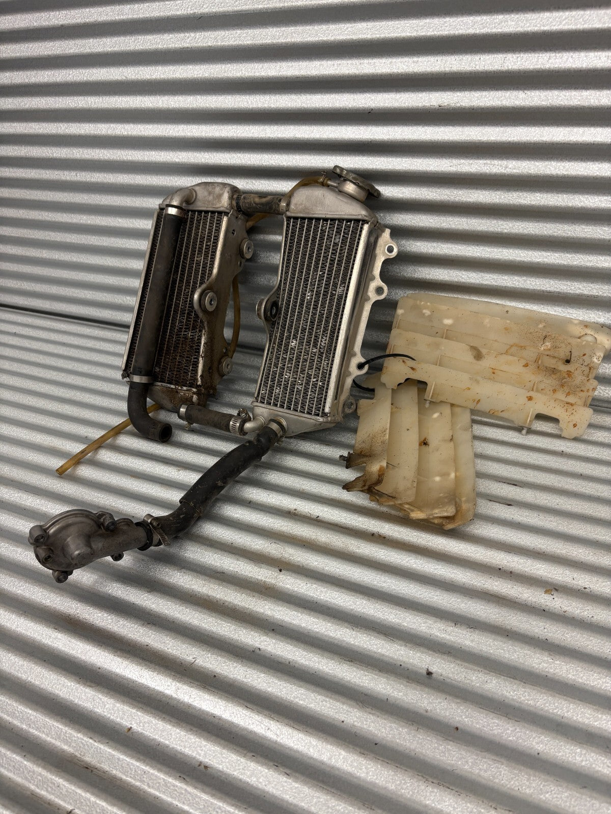 2004 Yamaha YZ250F Radiator Assembly OEM 5NL-1240A-00-00