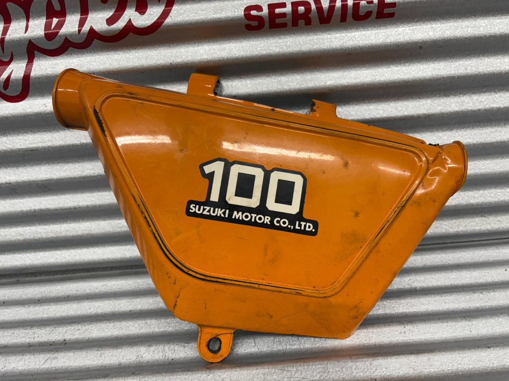 Suzuki 1978 TS100 Right Side Cover OEM 47111-48000-05J
