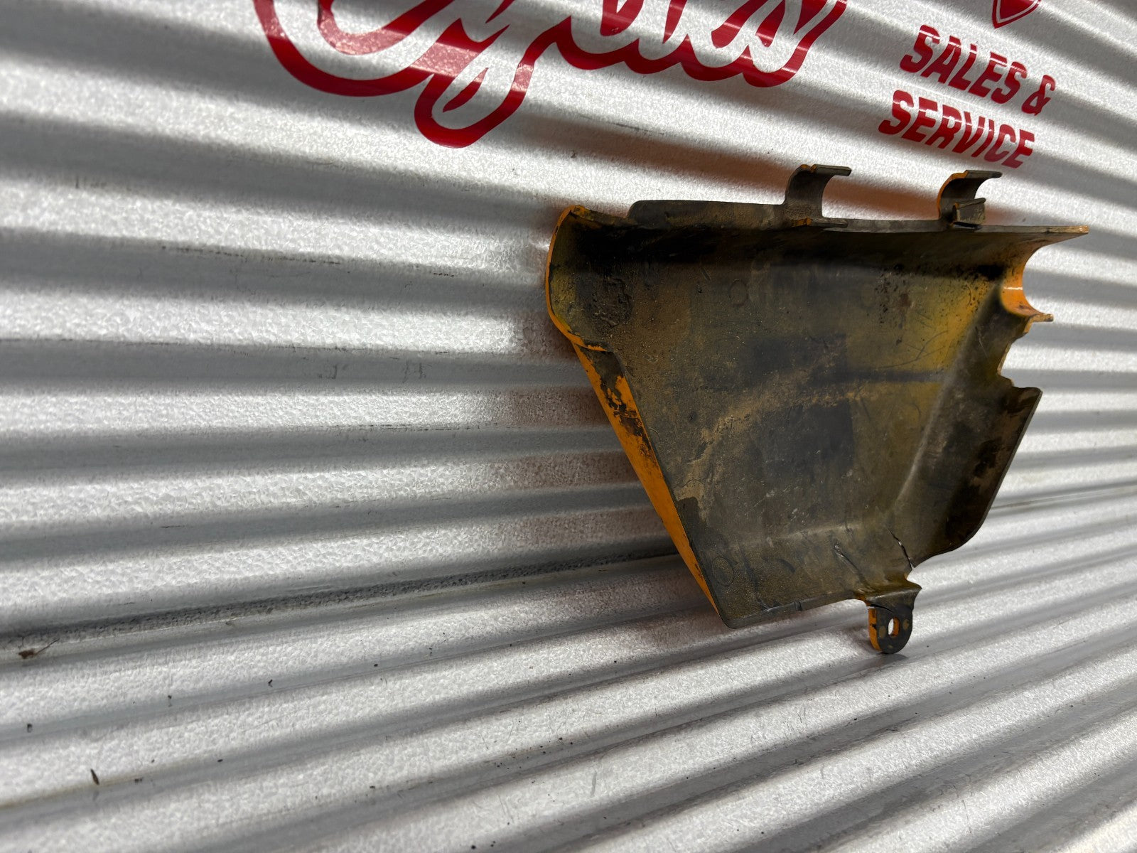 Suzuki 1978 TS100 Right Side Cover OEM 47111-48000-05J