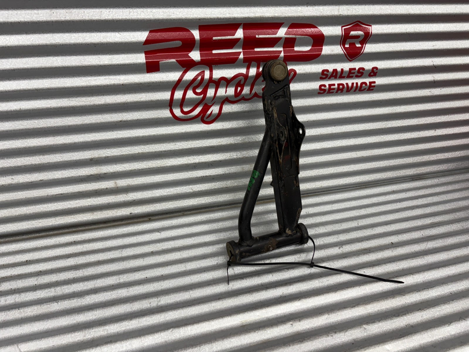 2013 Suzuki KingQuad 750 AXi Front Right Upper A-Arm OEM 52430-31G20