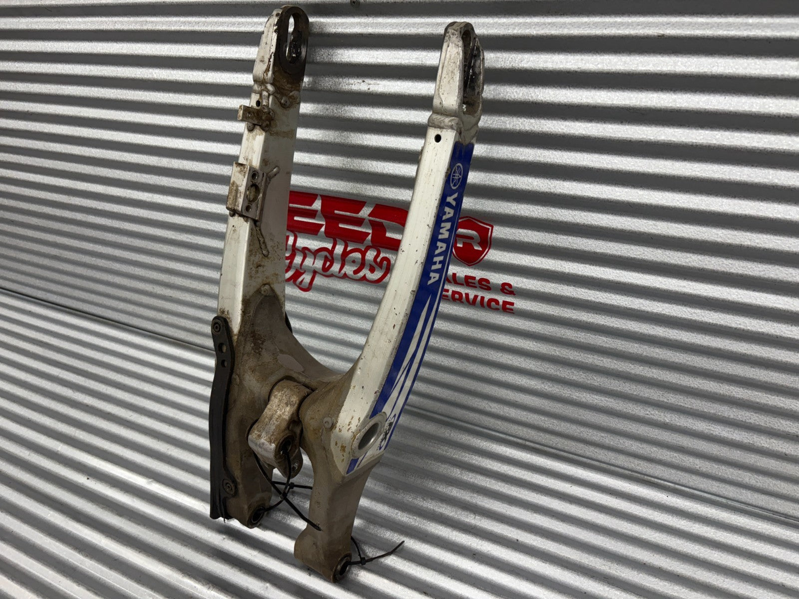 2004 Yamaha YZ250F Rear Swing Arm OEM 5UN-22110-00-00