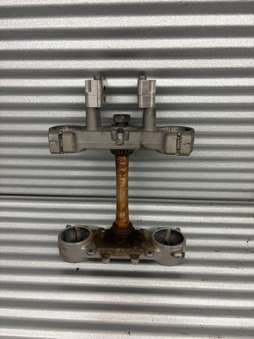 2004 Yamaha YZ250F Triple Tree Front Fork Clamp OEM 5XE-23435-00-00