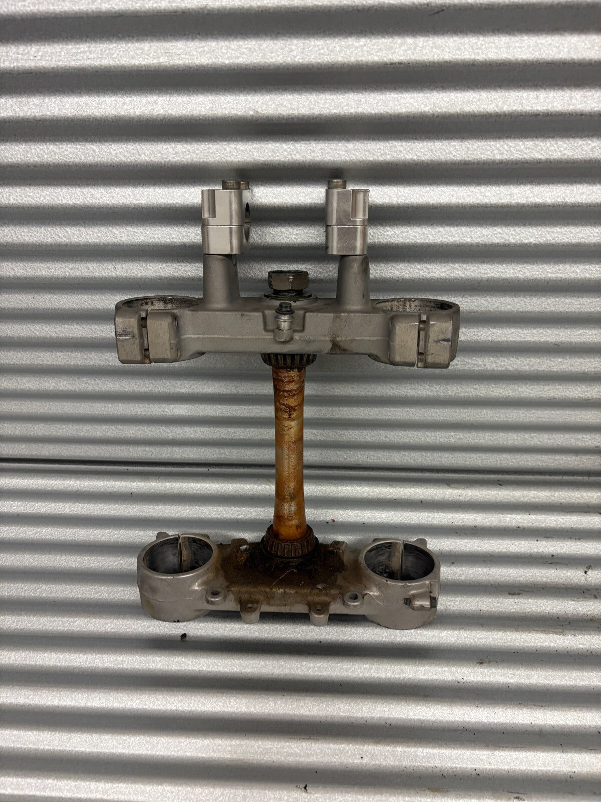 2004 Yamaha YZ250F Triple Tree Front Fork Clamp OEM 5XE-23435-00-00