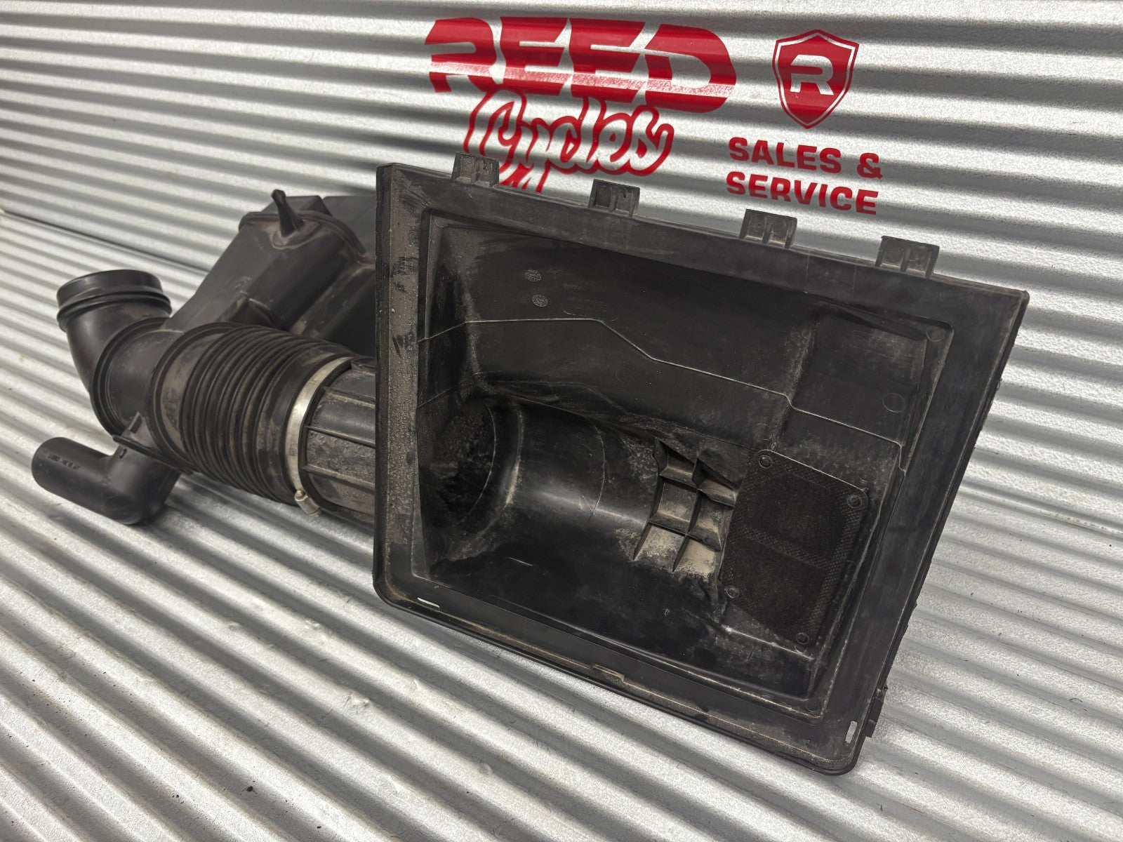 23-25 Ford F250 Intake Tube Resonator + Airbox Cover – PC349F805CC / LC3A9G784CD