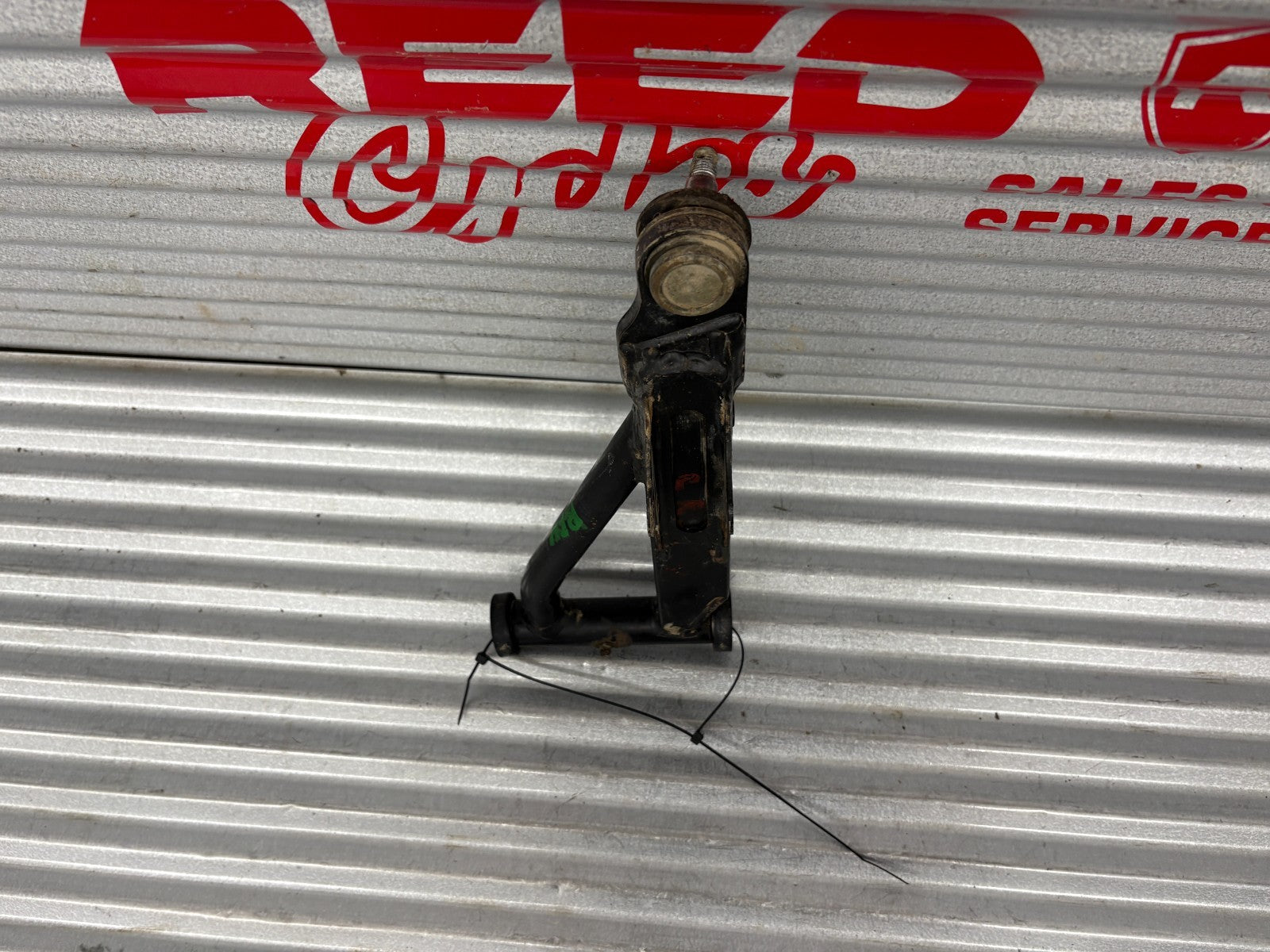 2013 Suzuki KingQuad 750 AXi Front Right Upper A-Arm OEM 52430-31G20