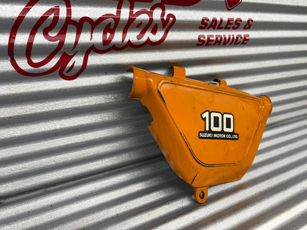 Suzuki 1978 TS100 Right Side Cover OEM 47111-48000-05J