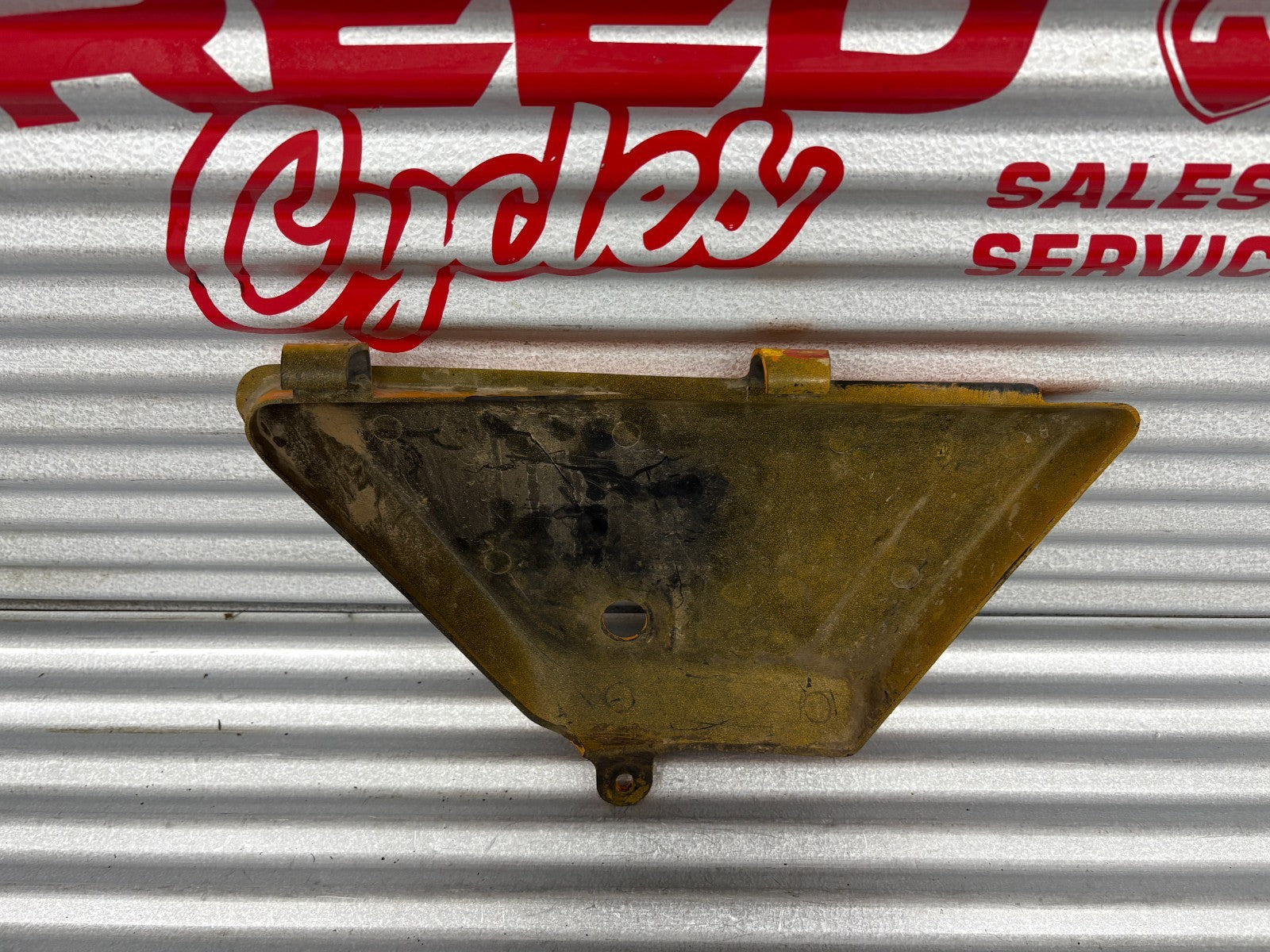 Suzuki 1978 TS100 Left Side Cover OEM 47211-48000-05M