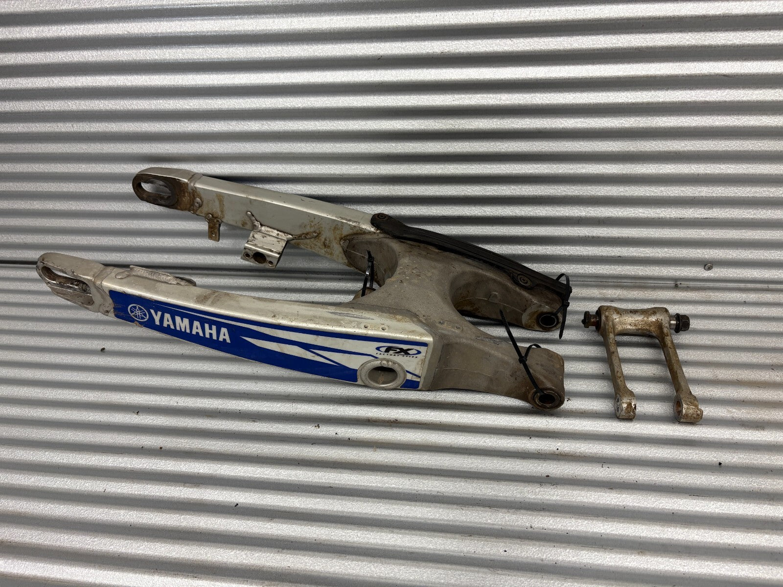 2004 Yamaha YZ250F Rear Swing Arm OEM 5UN-22110-00-00