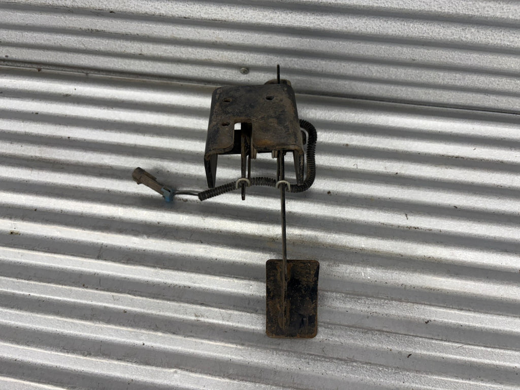 2014 Polaris Ranger 570 Crew EFI Gas Throttle Pedal & Mount OEM 1018977-329