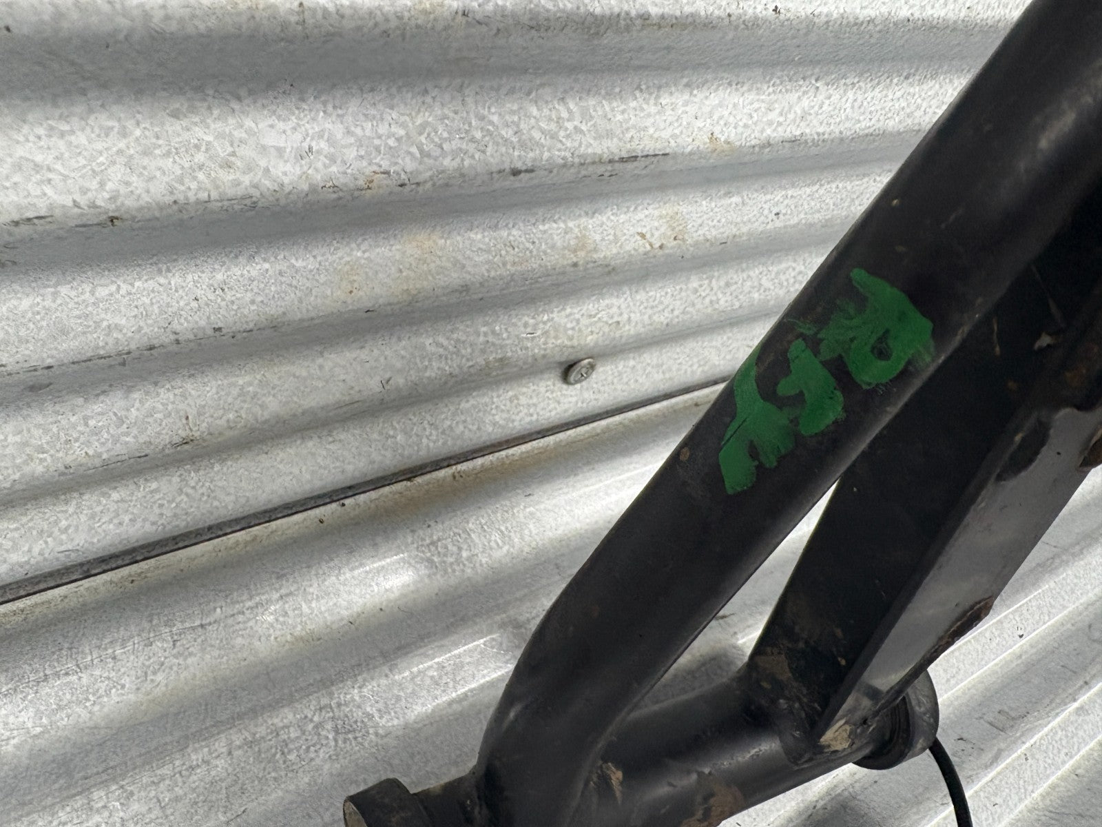 2013 Suzuki KingQuad 750 AXi Front Right Upper A-Arm OEM 52430-31G20